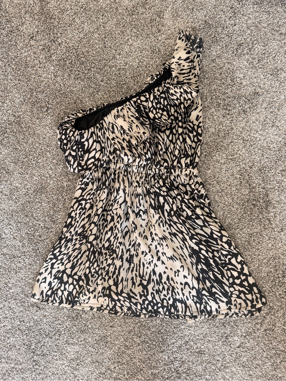 Francesca’s 🩷 One-Shoulder Black and White Abstract Animal Print Blouse